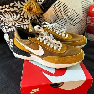 Nike Waffle One GOLD SUEDE/PHANTOM-BLACK Size 8